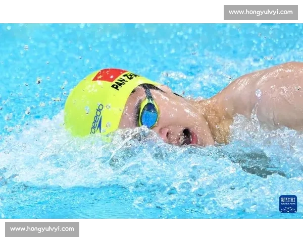 潘展乐破浪前行展现中国泳坛新力量激励年轻一代奋勇追梦